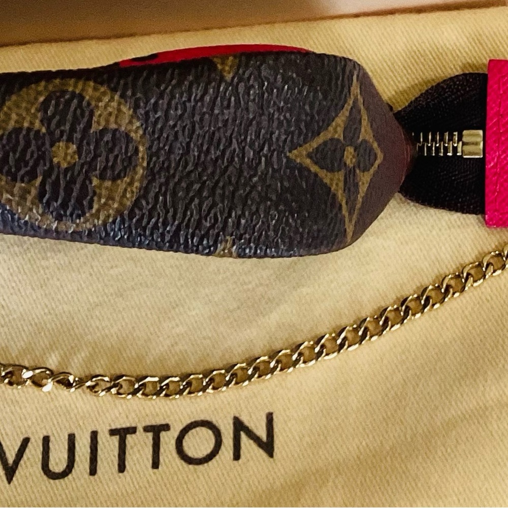Authentic Louis Vuitton Pink Monogram Canvas Giraffe Print Pochette - Picture 8 of 15